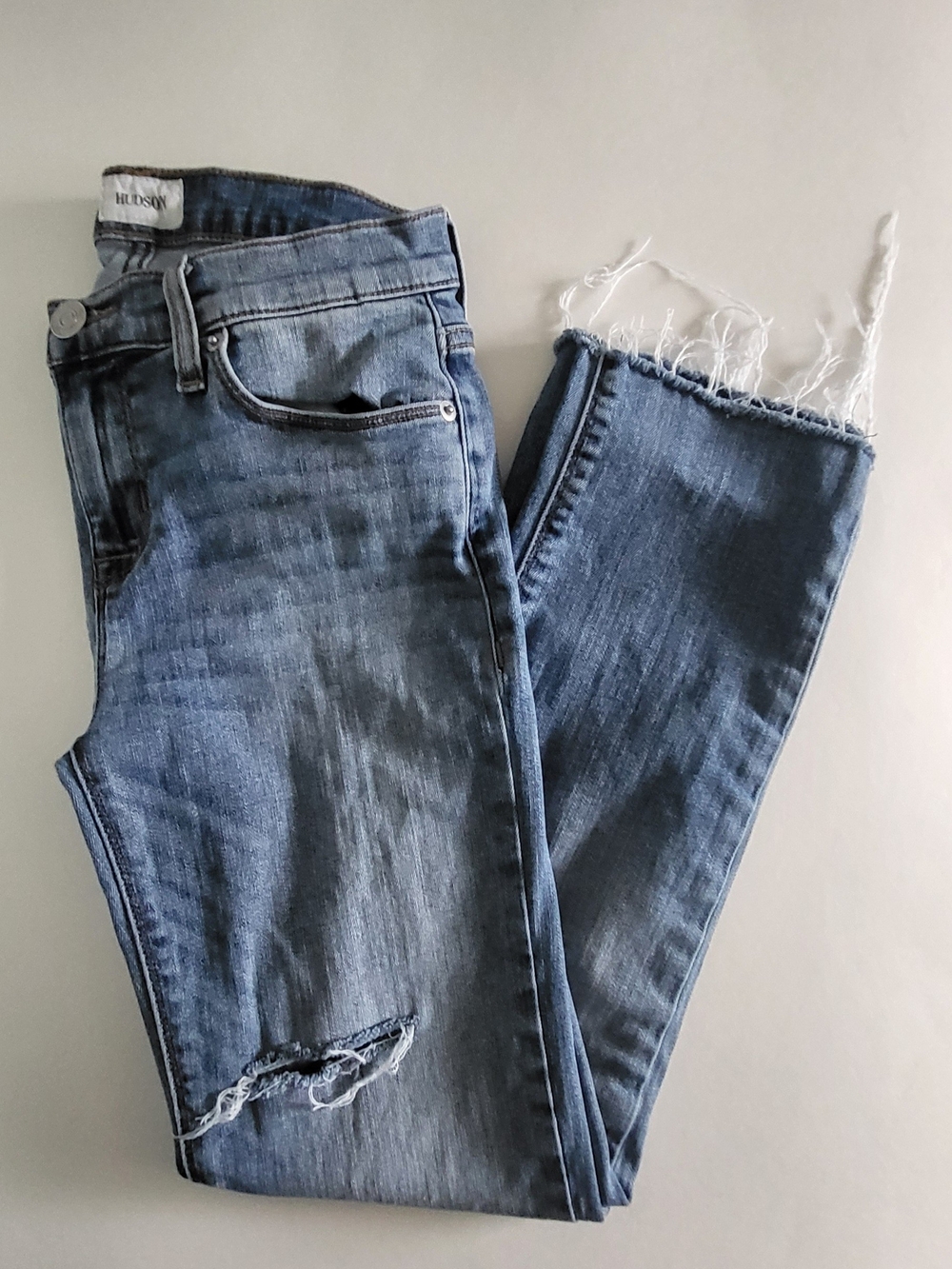 Hudson Jeans Medium Blue Distressed Cropped Ankle Jeans